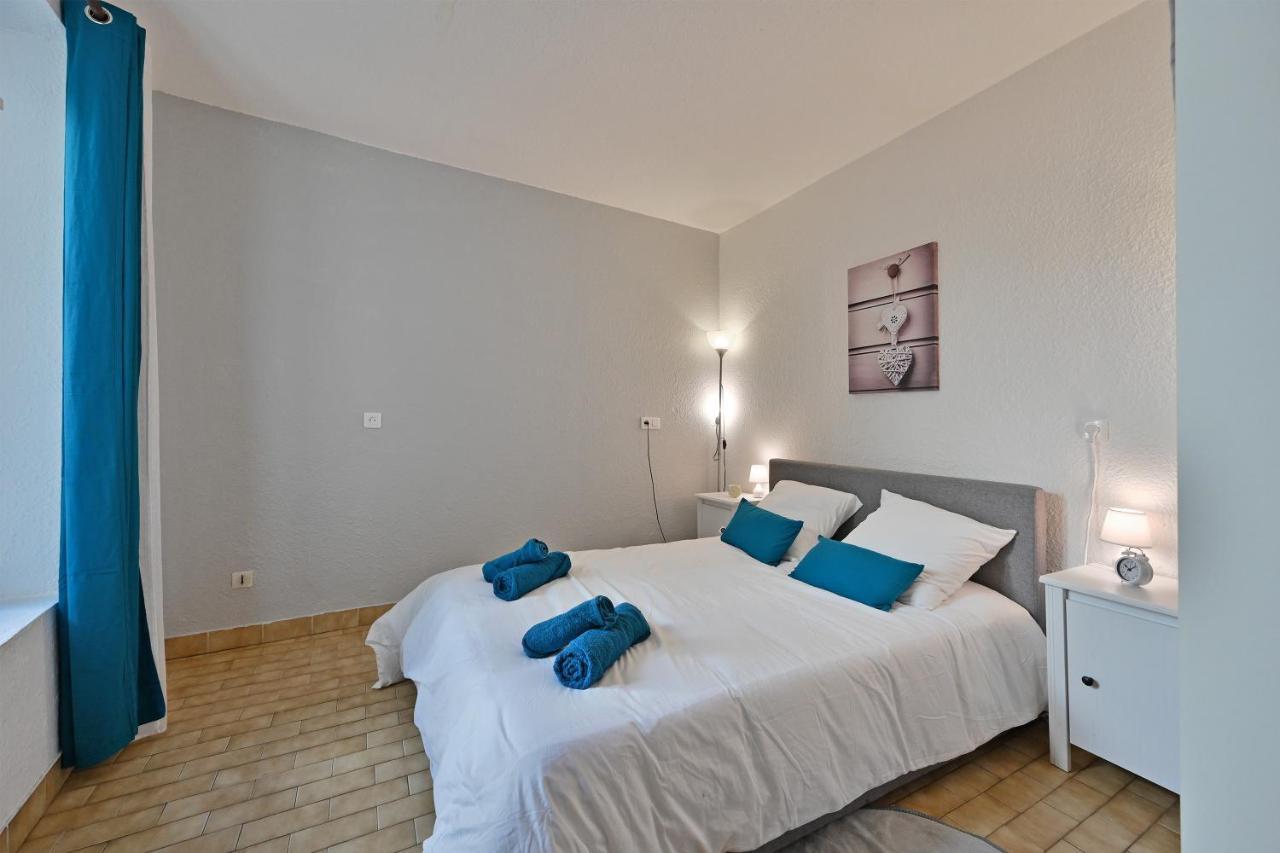 Appartement Au Calme En Plein Centre-Ville ニーム エクステリア 写真